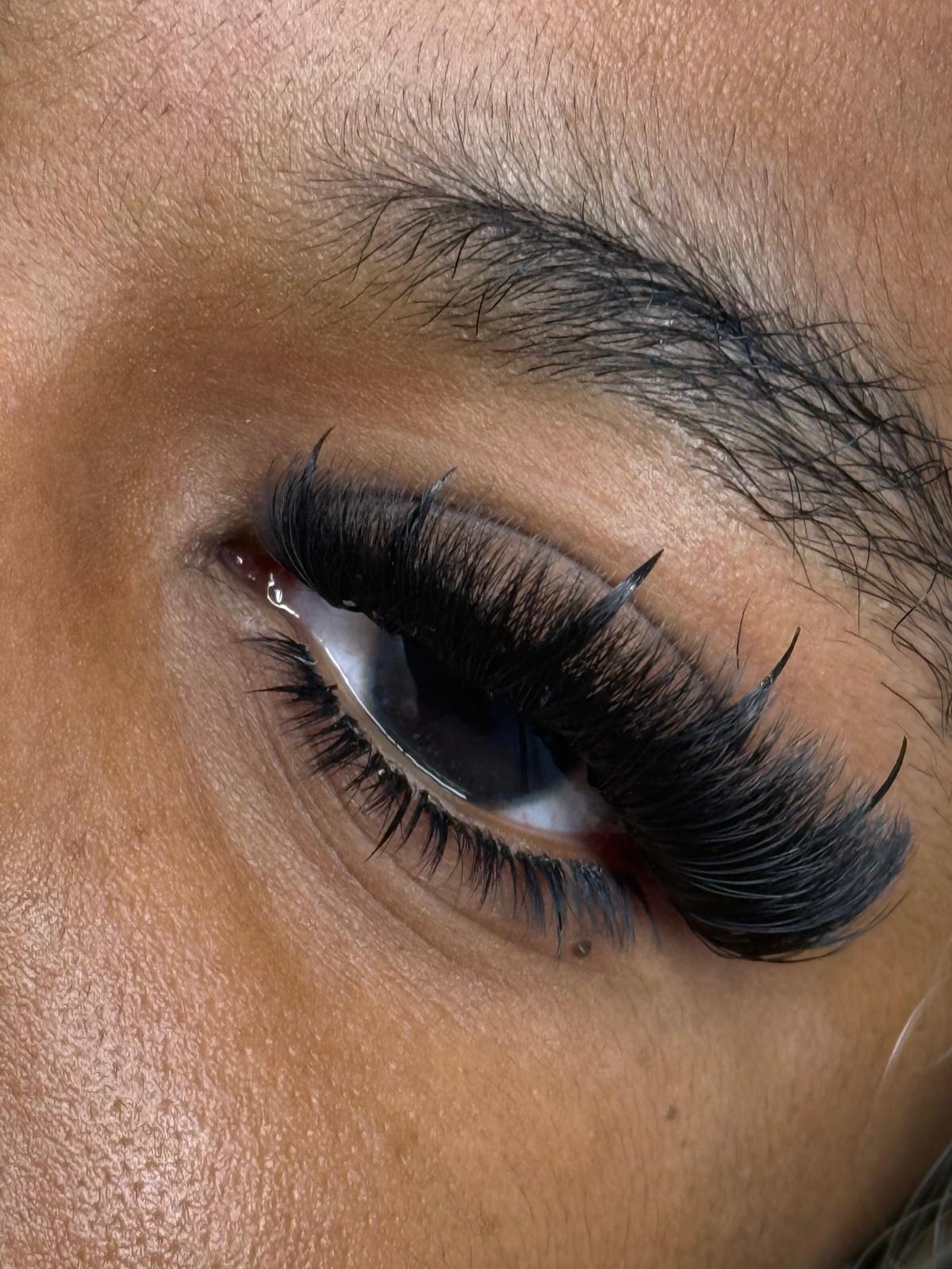 bottom lashes J Curl on lash model